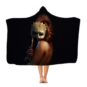 Ouvrir l&#39;image dans le diaporama, MASQUERADE WITH PERSIA WHITE Hooded Blanket
